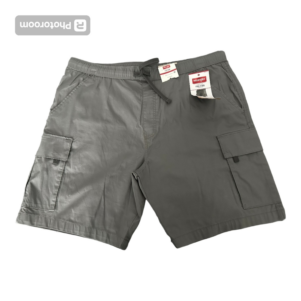 NEW Wrangler cargo shorts. Size 36-38